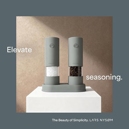 LARS NYSØM Electric Salt and Pepper Grinder Set I Automatic Salt and Pepper - Image 3