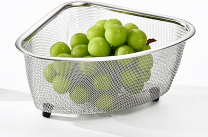Fox Run Large Stainless Steel Triangular Colander, 3 Quart Pasta Strainer - Image 2
