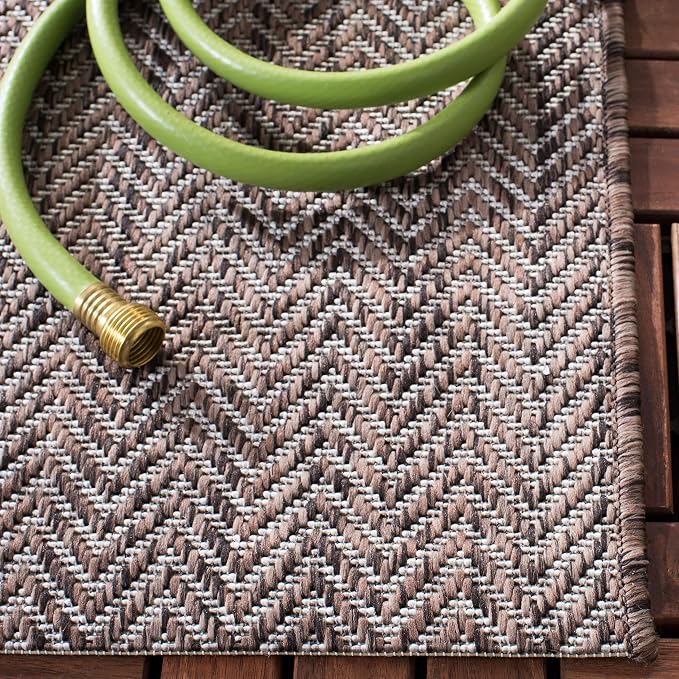 SAFAVIEH Outdoor Runner Rug 2'3"x8' - Image 4