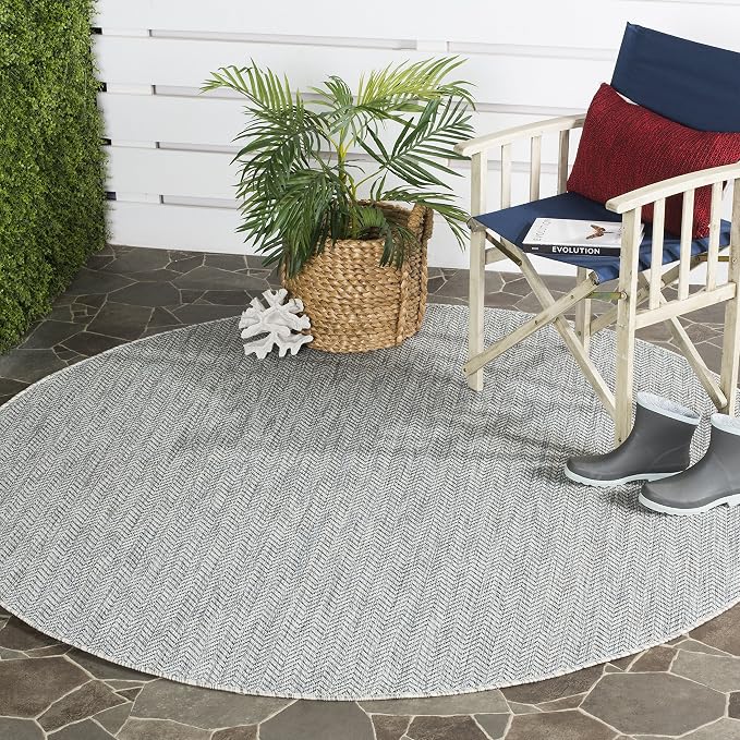 SAFAVIEH Outdoor Round Rug 4' by Unknown