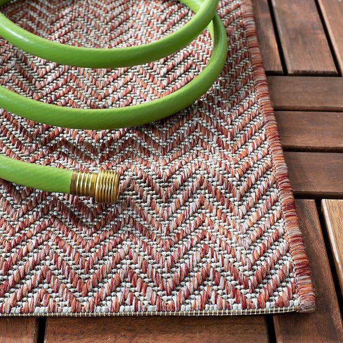 SAFAVIEH Outdoor Accent Rug 2'x3'7" - Image 4