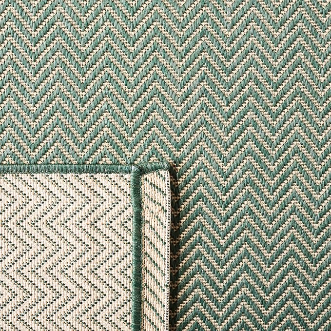 SAFAVIEH Outdoor Accent Rug 2'x3'7" - Image 7