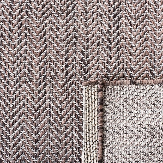 SAFAVIEH Outdoor Accent Rug 2'x3'7" - Image 4