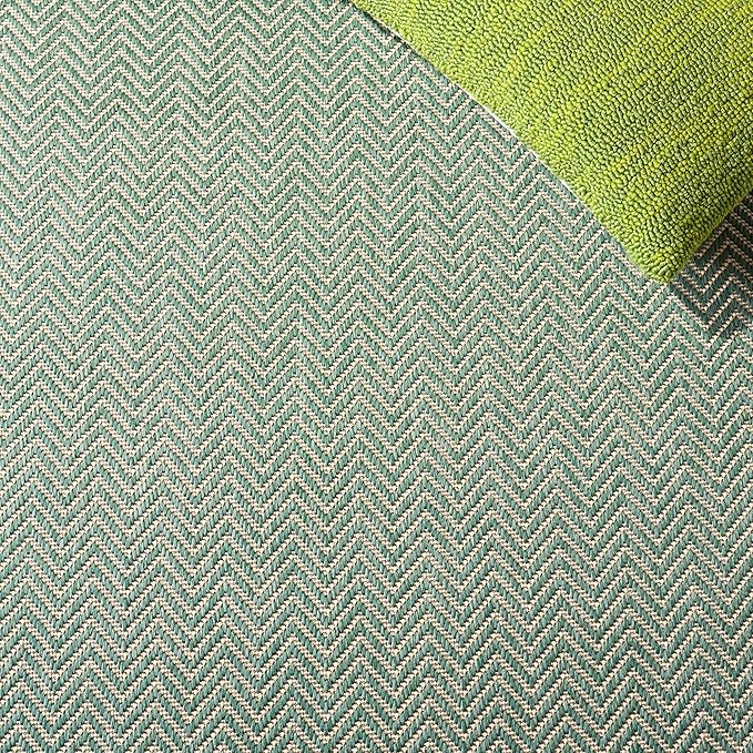 SAFAVIEH Outdoor Accent Rug 2'7"x5' - Image 6