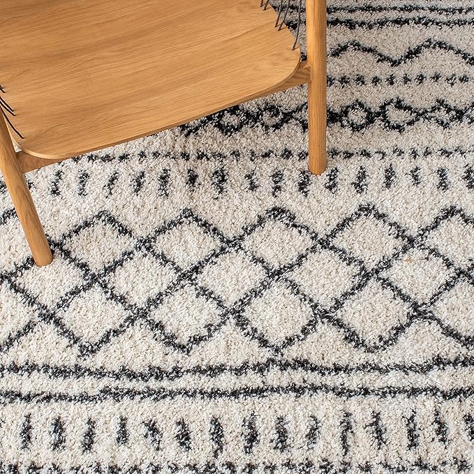 SAFAVIEH Area Rug 4x6 - Image 7